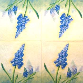 En servett, blommor