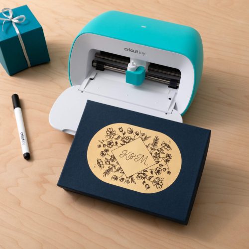 Cricut Joy Smart Label Writable Vinyl 5,5" x 13" - Päällekirjoitettava kulta vinyyli, permanentti liimatausta (4 kpl) - Image 2