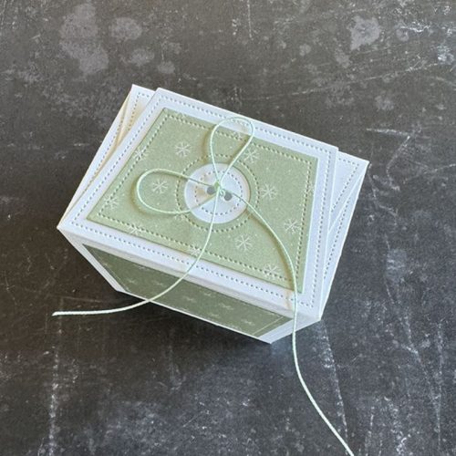 Simple and Basic Polyester Thread – nyöri mintunvihreä 50m - Image 2