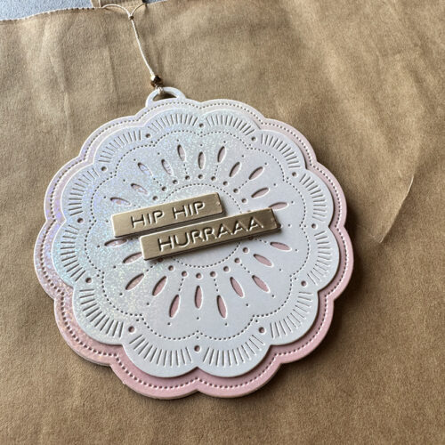 Simple and Basic stanssi – DOILY ON A TAG - Bild 2